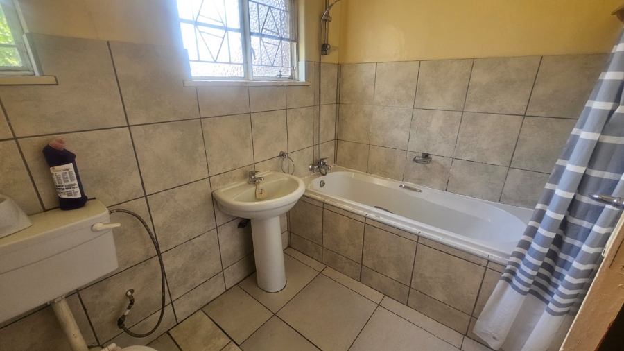 To Let 3 Bedroom Property for Rent in Lakeview Free State